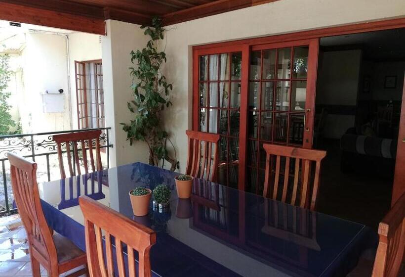 فندق Oakwood Lodge