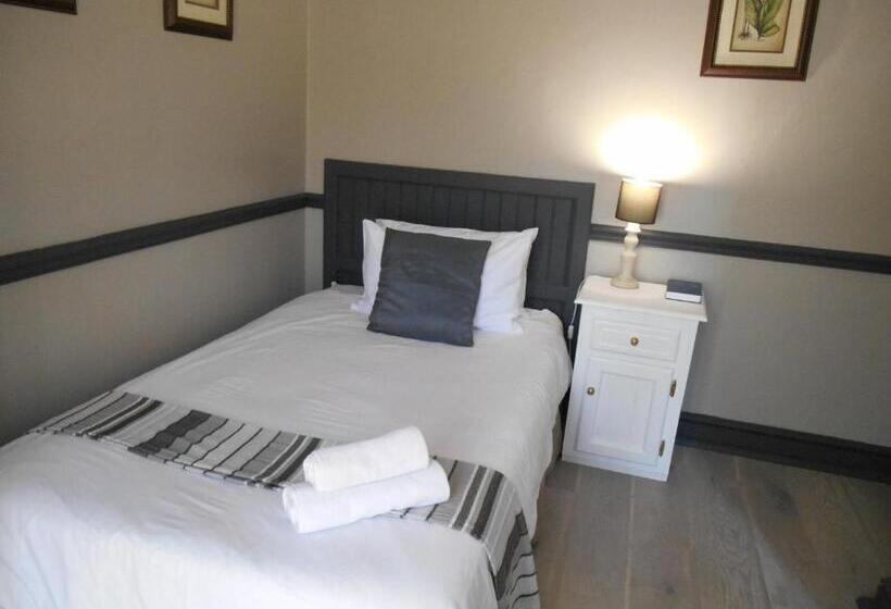 فندق Oakwood Lodge