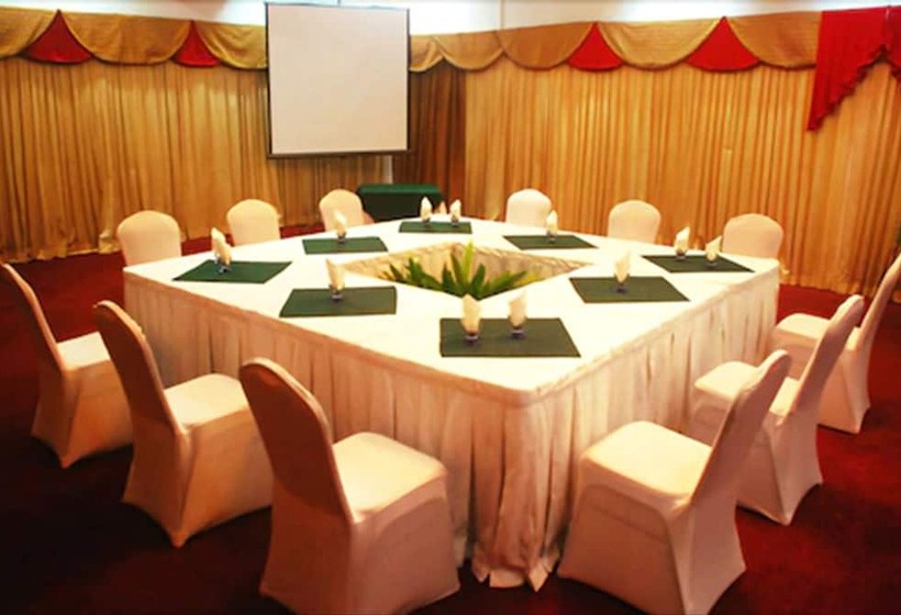 هتل Rovanel S Resort And Conference Centre