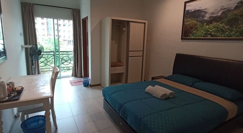 בית מלון כפרי Rovers Inn Guesthouse   Age 11 And Above Only