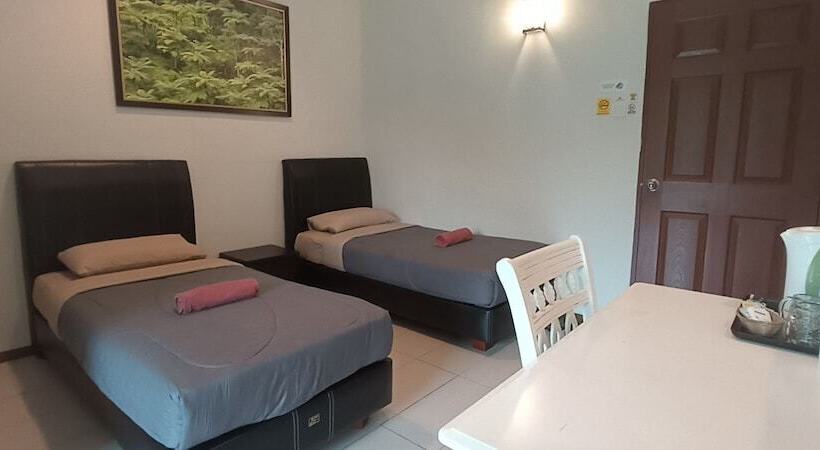 בית מלון כפרי Rovers Inn Guesthouse   Age 11 And Above Only