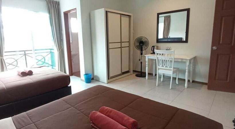 בית מלון כפרי Rovers Inn Guesthouse   Age 11 And Above Only