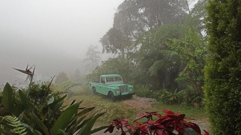 בית מלון כפרי Rovers Inn Guesthouse   Age 11 And Above Only