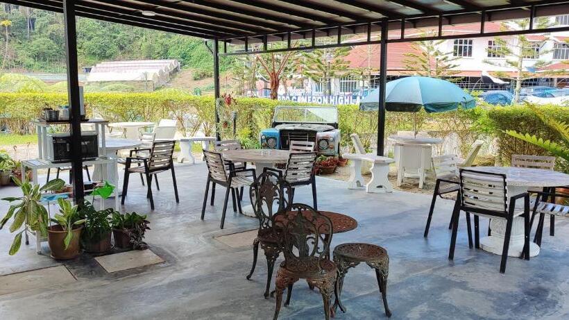 בית מלון כפרי Rovers Inn Guesthouse   Age 11 And Above Only