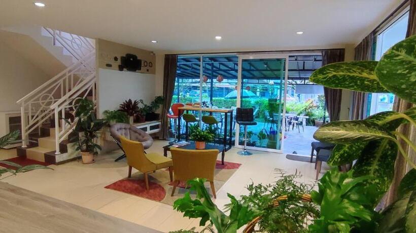 בית מלון כפרי Rovers Inn Guesthouse   Age 11 And Above Only