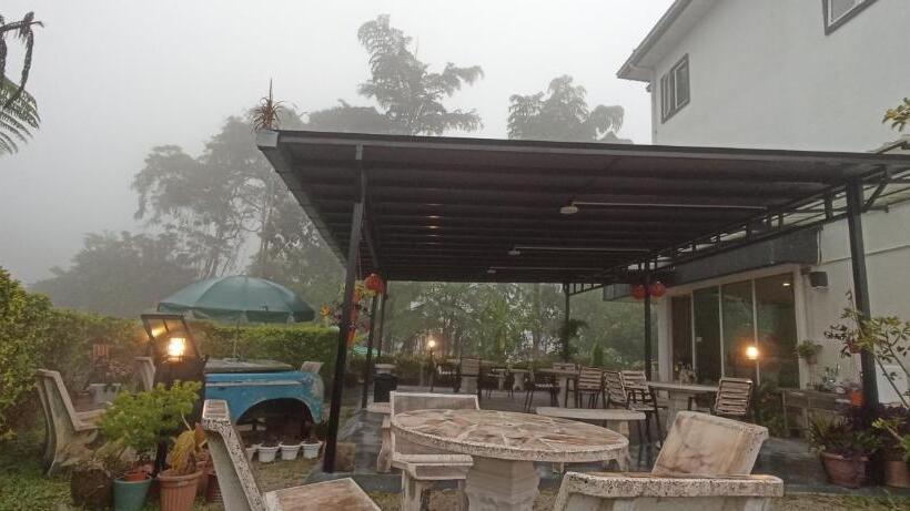 בית מלון כפרי Rovers Inn Guesthouse   Age 11 And Above Only