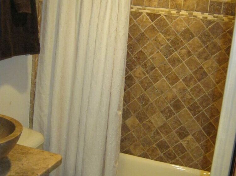 酒店 Shady Brook Inn And Resort