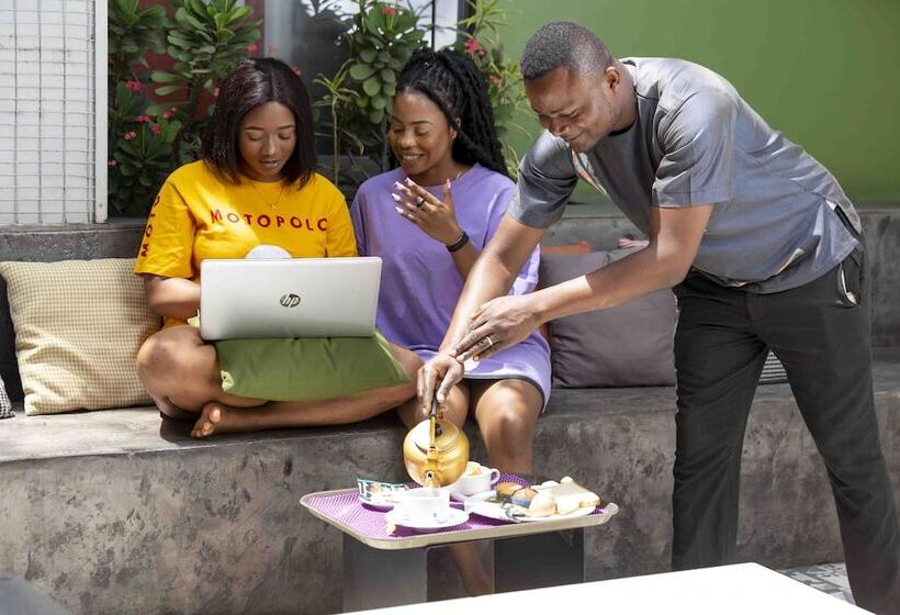 Urbano Hotel By Roots