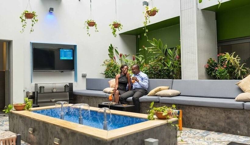 Urbano Hotel By Roots