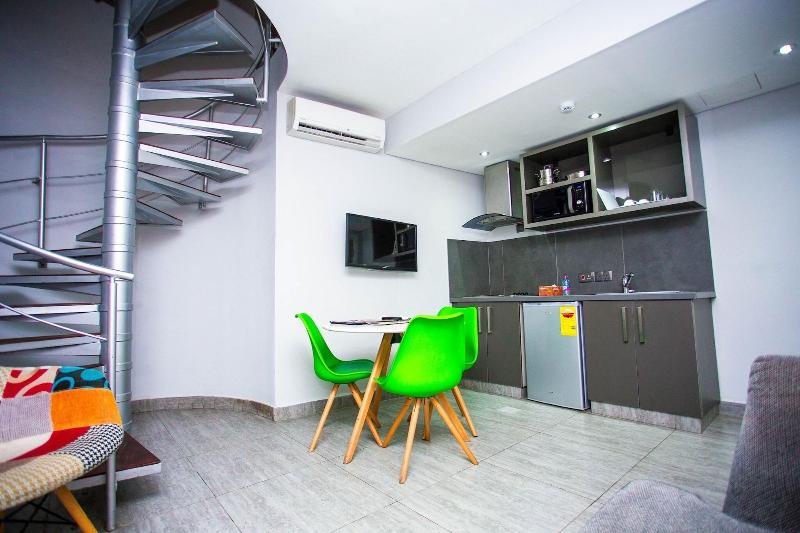 Urbano Hotel By Roots