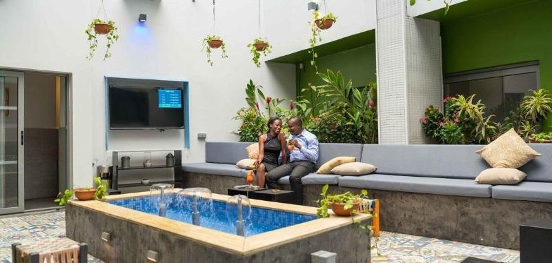 Urbano Hotel By Roots