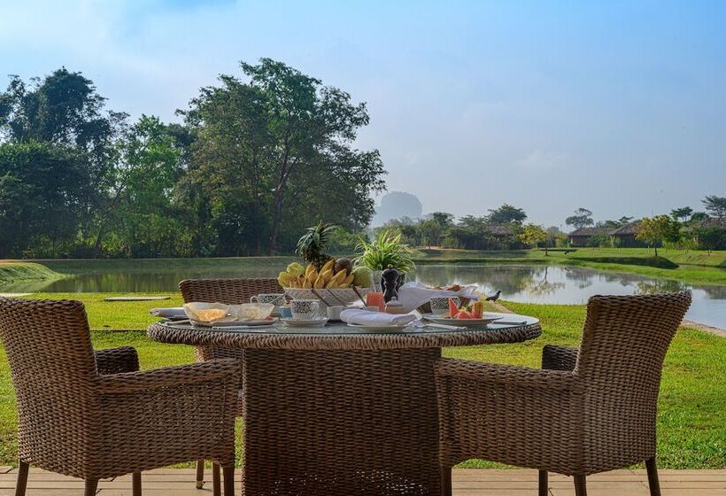 Отель Water Garden Sigiriya