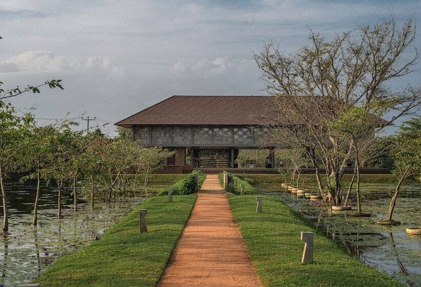Отель Water Garden Sigiriya