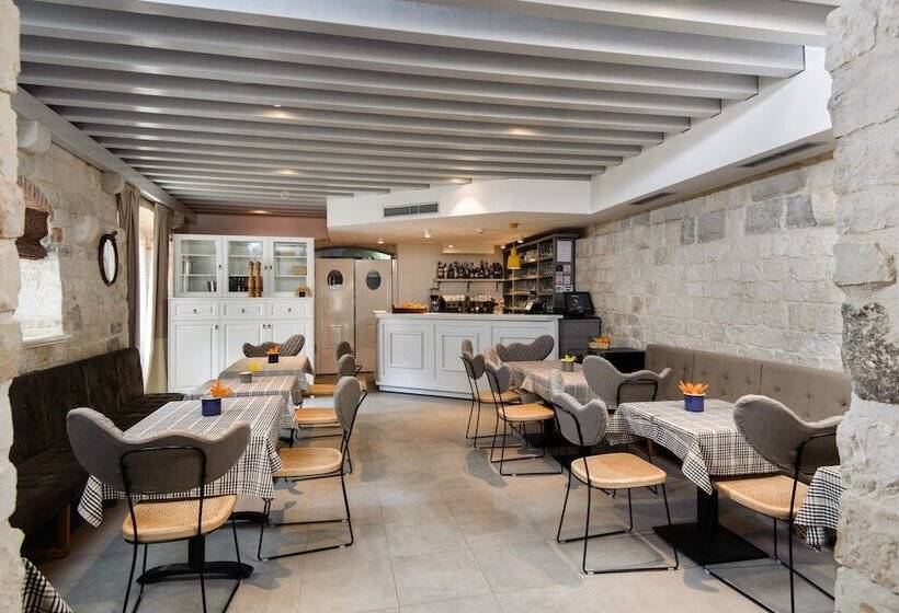 هتل Xii Century Heritage