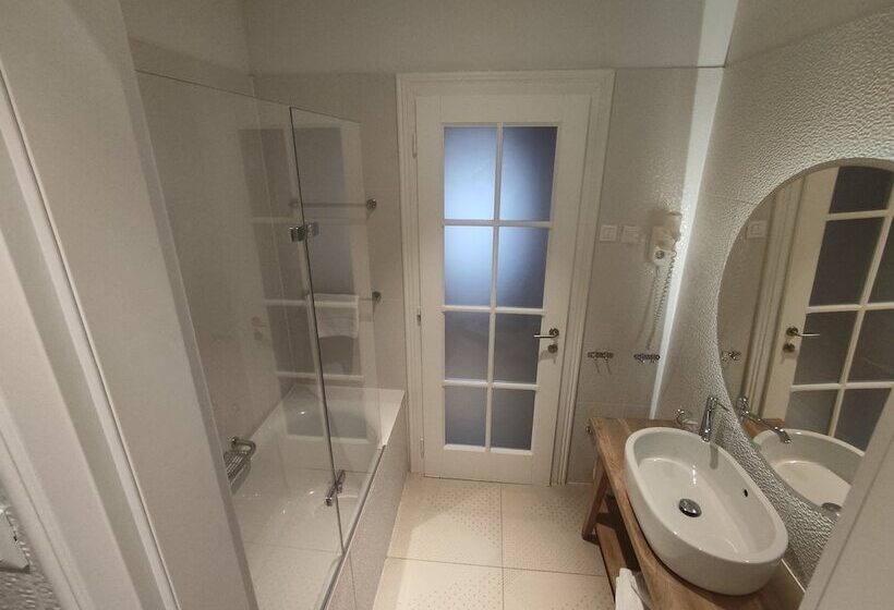 هتل Xii Century Heritage