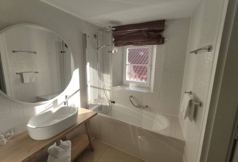 هتل Xii Century Heritage