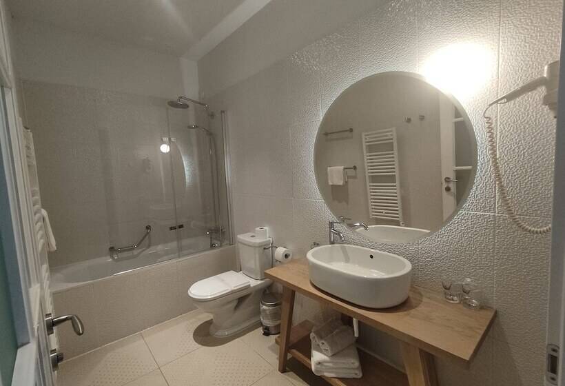 هتل Xii Century Heritage