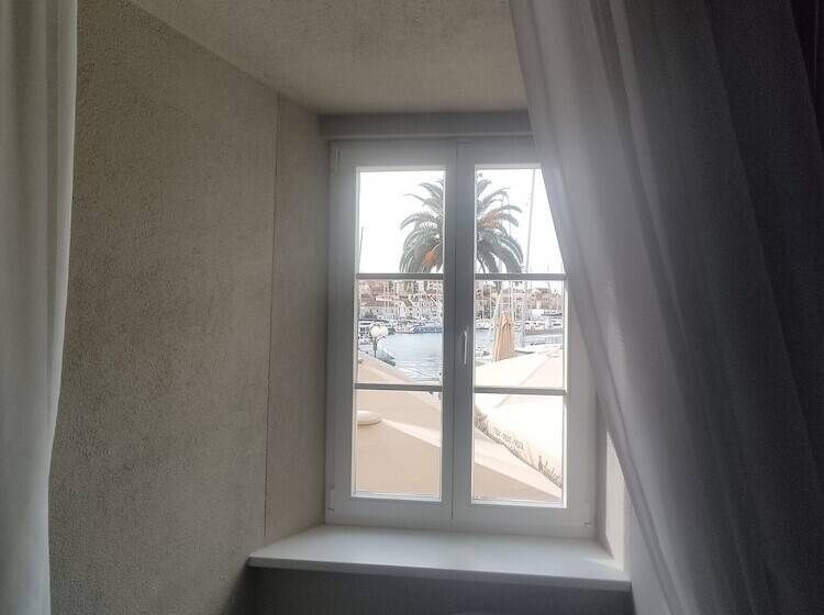 هتل Xii Century Heritage