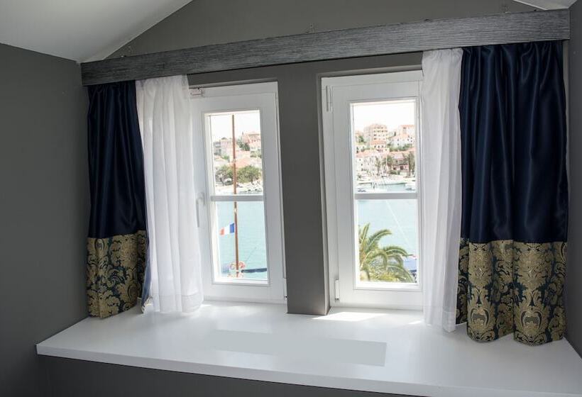 هتل Xii Century Heritage