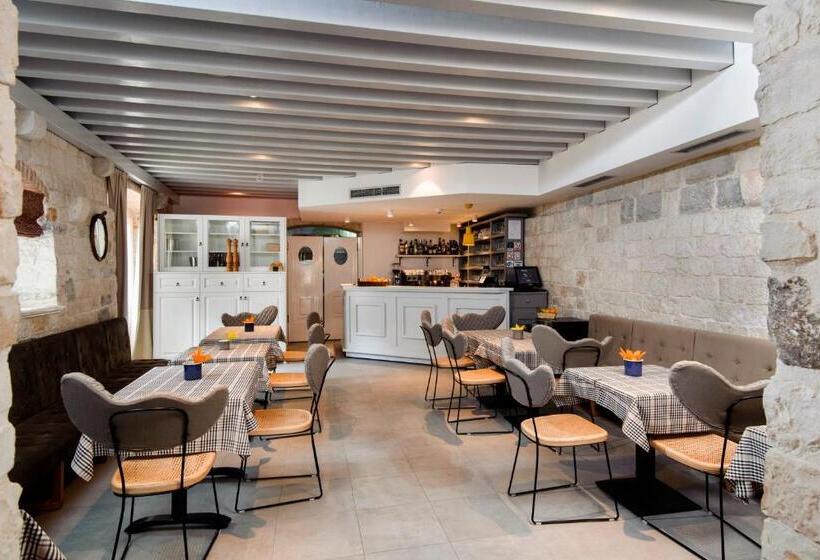 هتل Xii Century Heritage