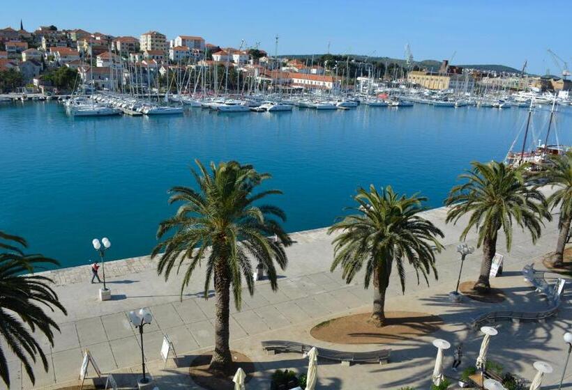 هتل Xii Century Heritage