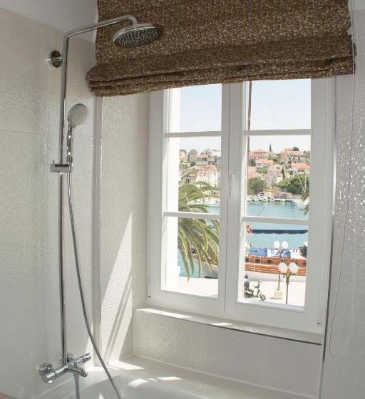 هتل Xii Century Heritage