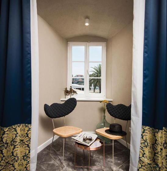 هتل Xii Century Heritage