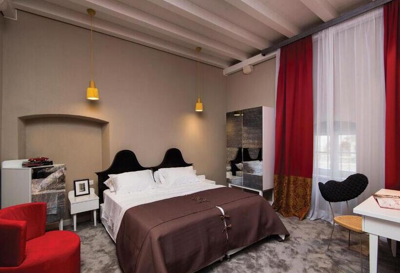 هتل Xii Century Heritage