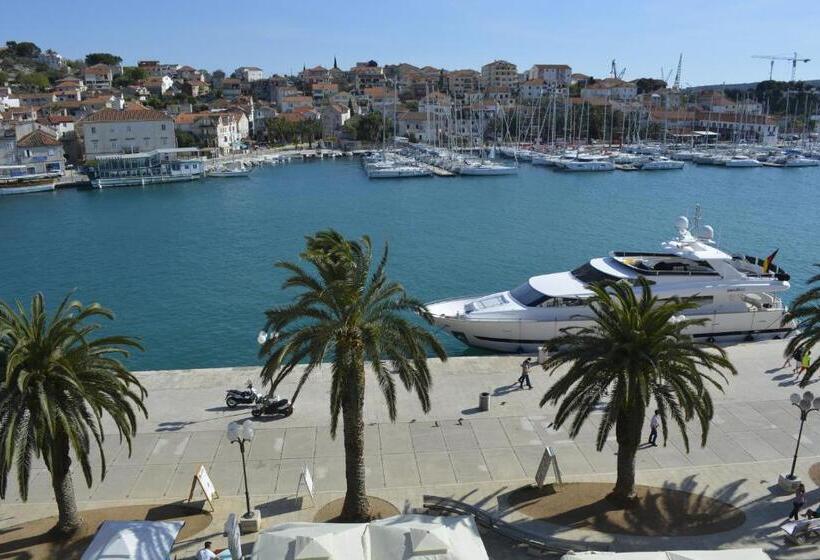 هتل Xii Century Heritage