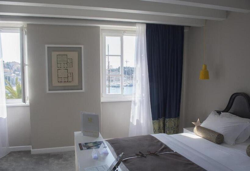 هتل Xii Century Heritage