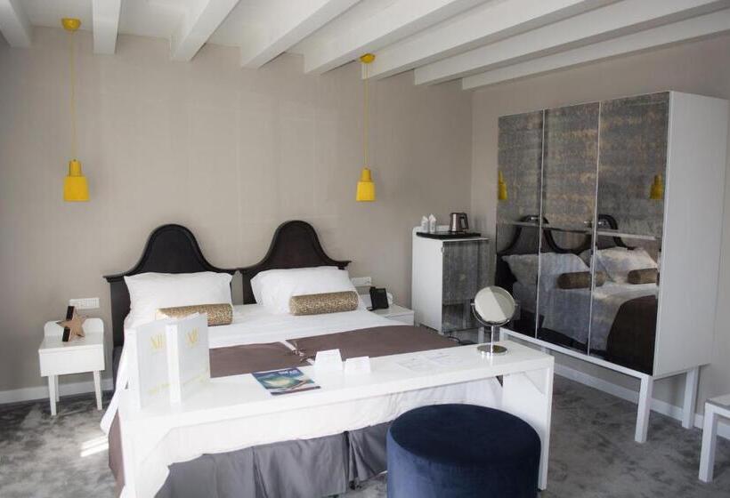 هتل Xii Century Heritage