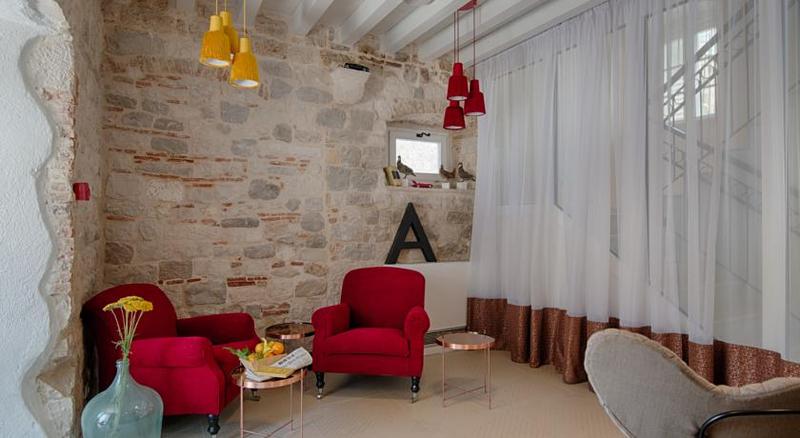 هتل Xii Century Heritage