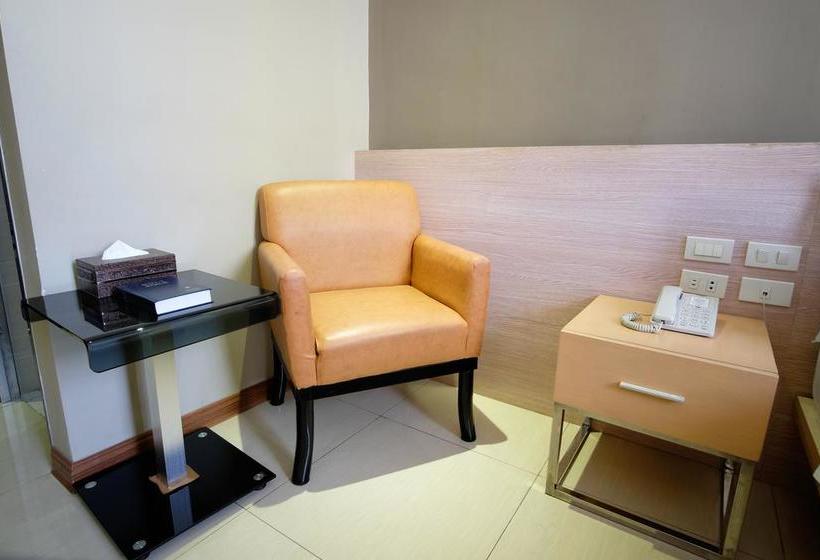 בית מלון כפרי Zen Premium Dela Chambre  Manila