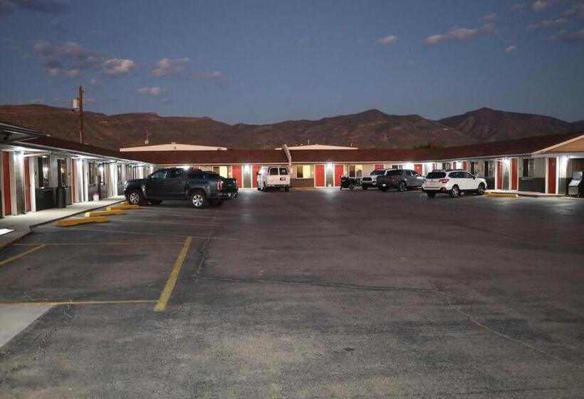 فندق على الطريق Budget Inn