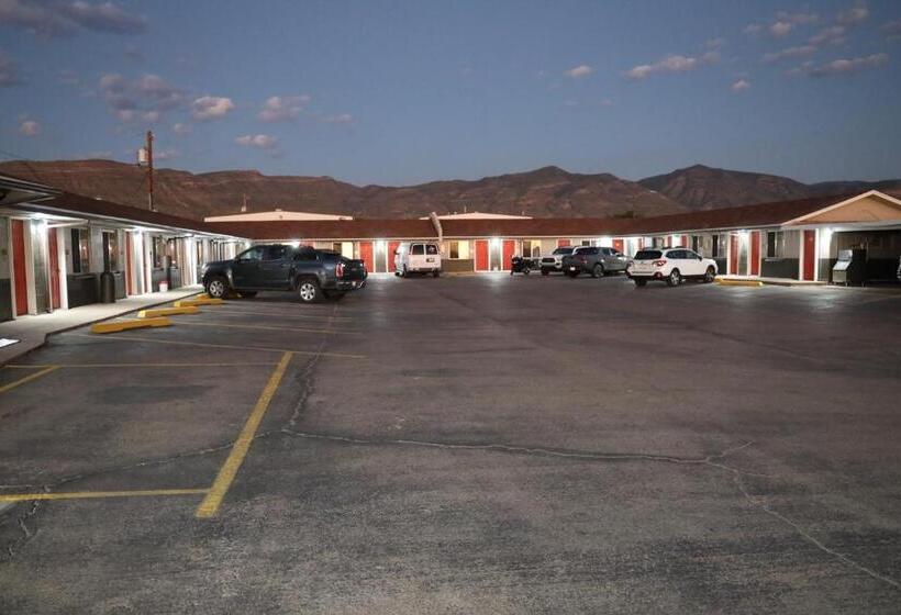 فندق على الطريق Budget Inn