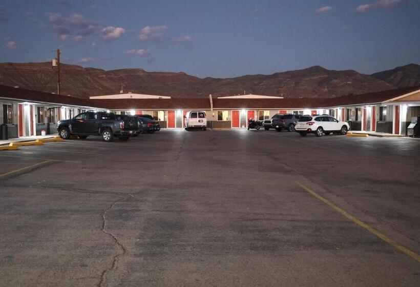 فندق على الطريق Budget Inn