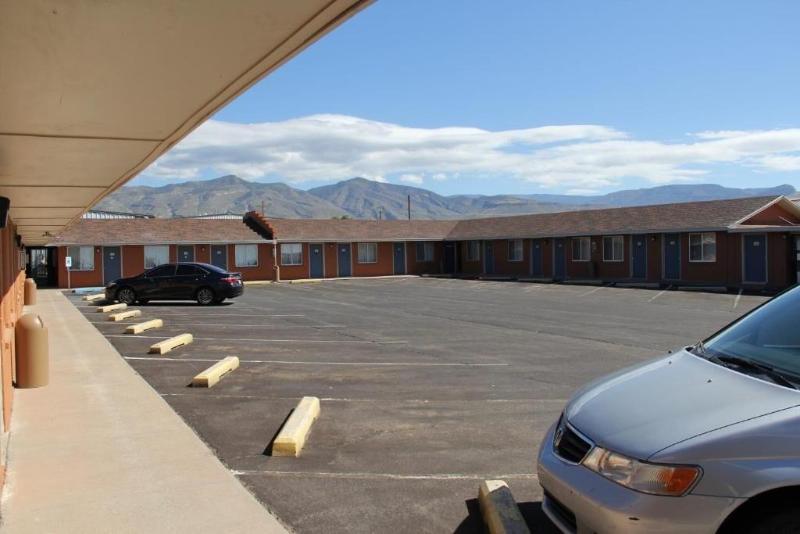 فندق على الطريق Budget Inn