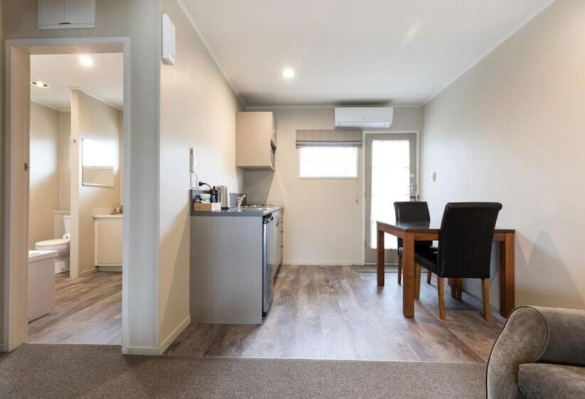 モーテル Colonial Court Motor Inn