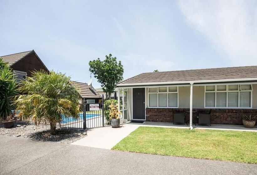 モーテル Colonial Court Motor Inn