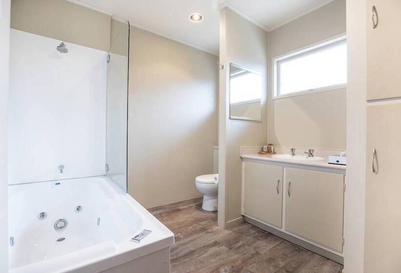 モーテル Colonial Court Motor Inn