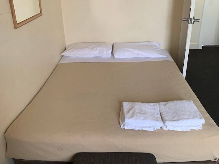 National Hotel Toowoomba