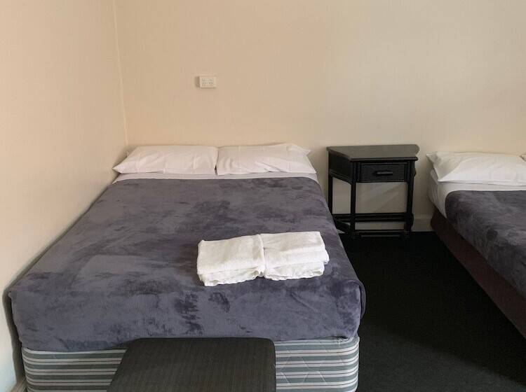 National Hotel Toowoomba