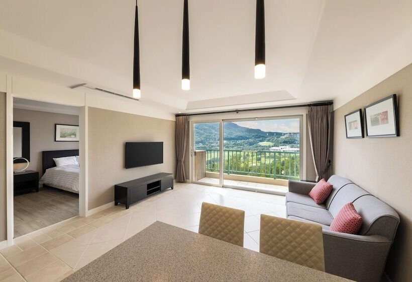 Oak Valley Resort