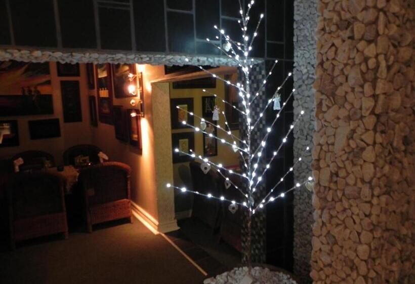 פנסיון 44 On Ennis Guest Lodge And Restaurant   No Load Sheddding