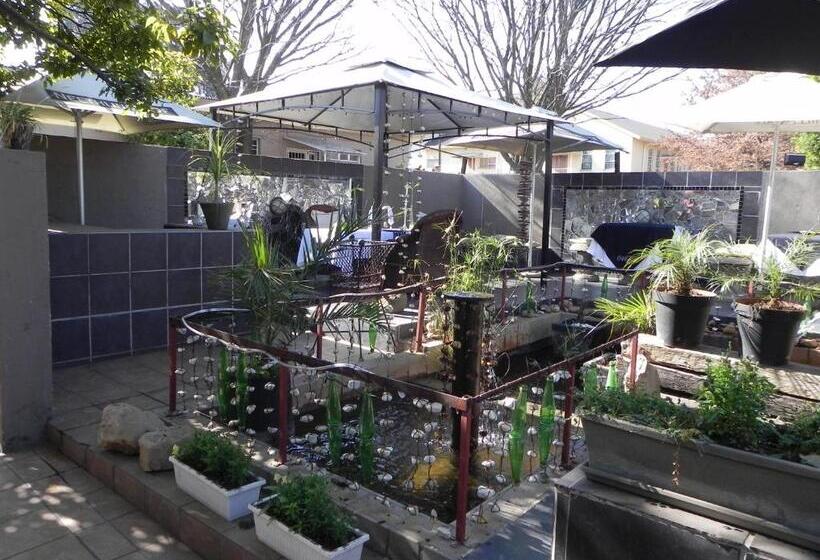 פנסיון 44 On Ennis Guest Lodge And Restaurant   No Load Sheddding