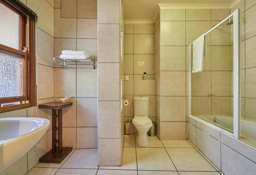 Пансион 84 On Fourth Guest House