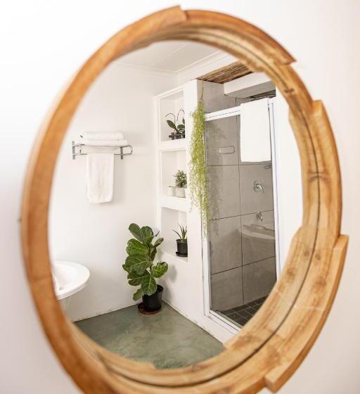 Пансион 84 On Fourth Guest House