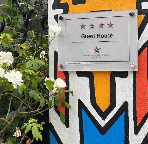 Пансион 84 On Fourth Guest House