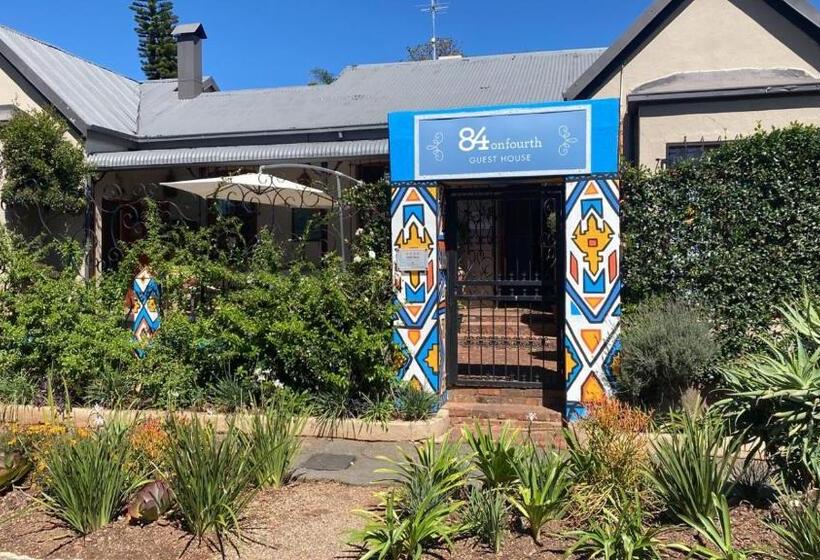 Пансион 84 On Fourth Guest House