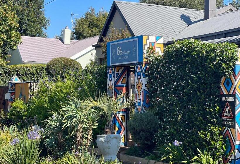 Пансион 84 On Fourth Guest House